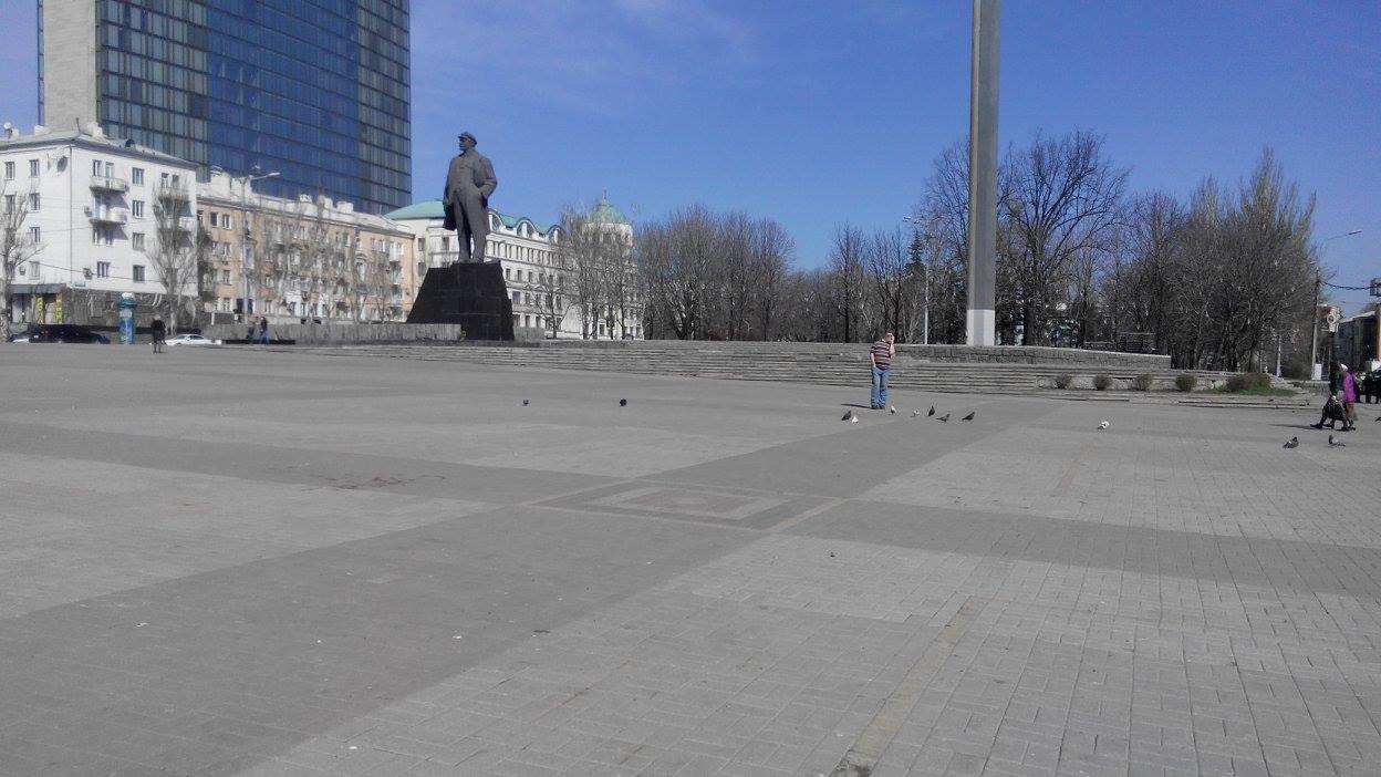В окупованому Донецьку на святкування річниці "ДНР" ніхто не прийшов (ФОТО) - фото 3