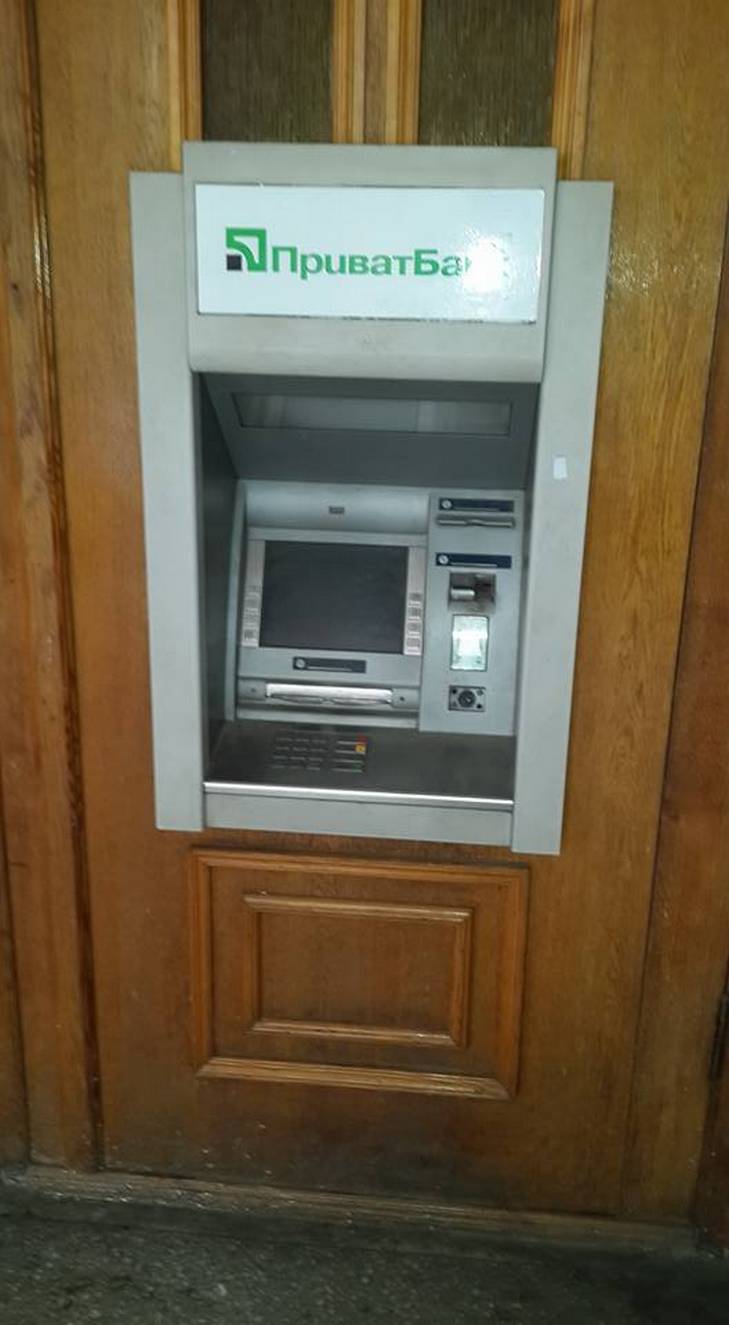 В Одесі банкомат банку Коломойського мало не потруїв людей газом - фото 1