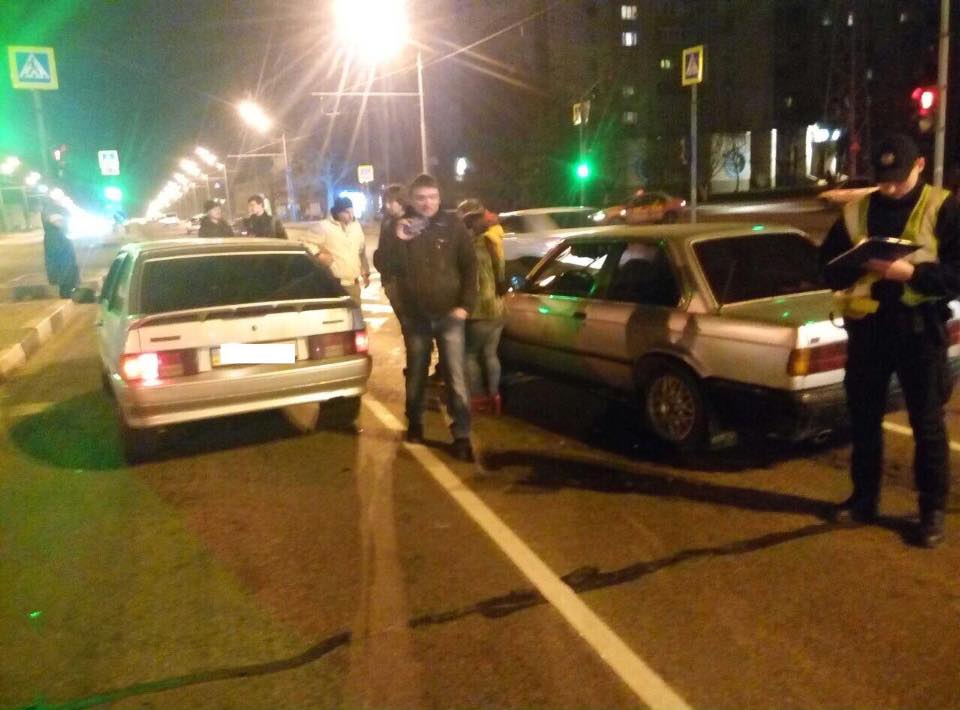 На проспекті Гагаріна три авто не поділили дорогу: є постраждалі  - фото 1