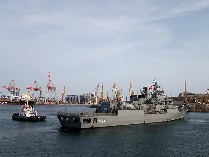 В порт Одеси завітали військові кораблі Туреччини - фото 18
