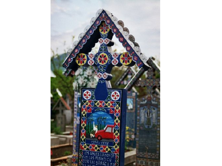 "Веселий цвинтар" знаходиться у Румунії - фото 5