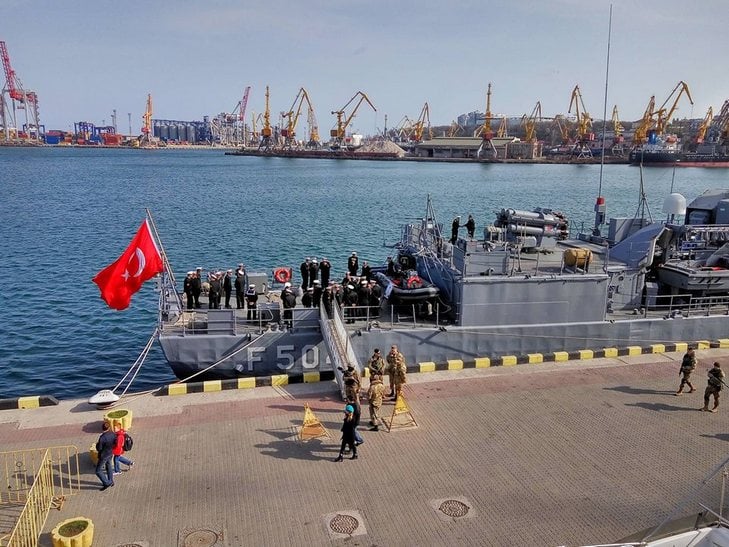 В порт Одеси завітали військові кораблі Туреччини - фото 7