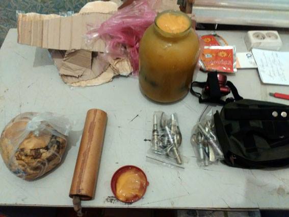 Військовий відправляв на Прикарпаття банку меду з чотирма гранатами (ФОТО) - фото 1