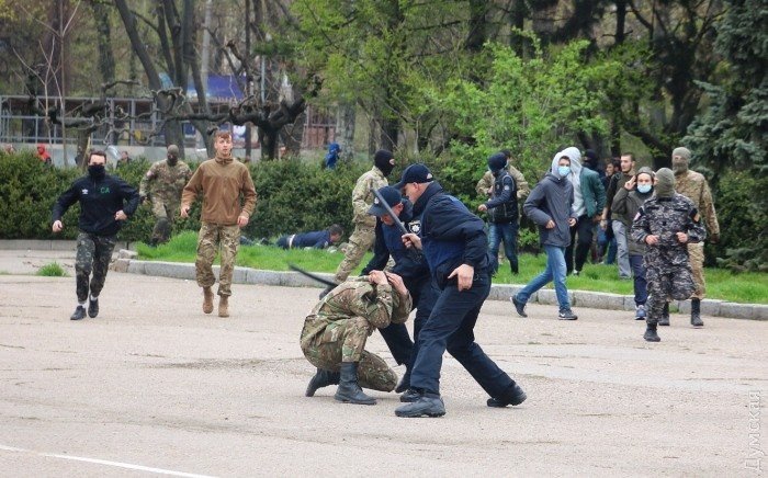 Одеську поліцію звинувачують у побитті героїв АТО під час сутичок - фото 2