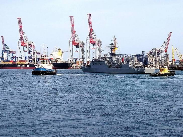 В порт Одеси завітали військові кораблі Туреччини - фото 4