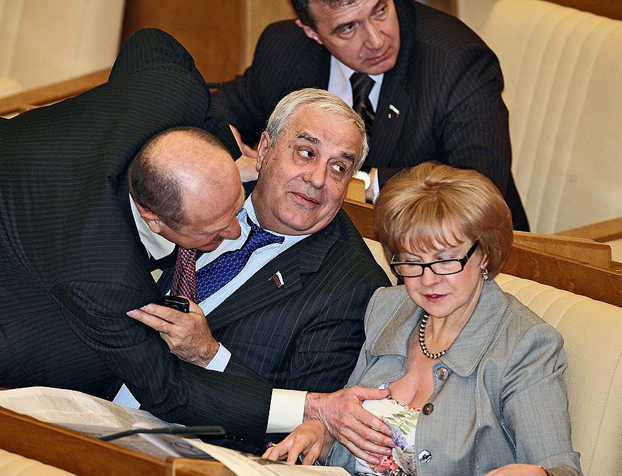 Як російські депутати розважаються у Державній Думі  - фото 12