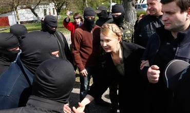 Тимошенко нагадали, як вона два роки тому тисла руки бойовикам "ДНР" (ФОТО) - фото 3