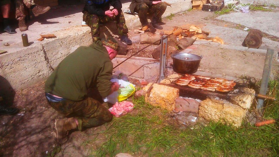 Майовка на війні: Як виглядають пікніки бійців АТО - фото 1