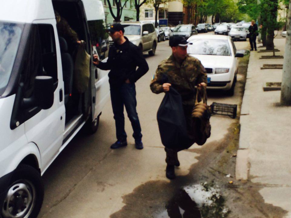 Для охорони екс-регіоналів у Харкові прибули правоохоронці з амуніцією - фото 1