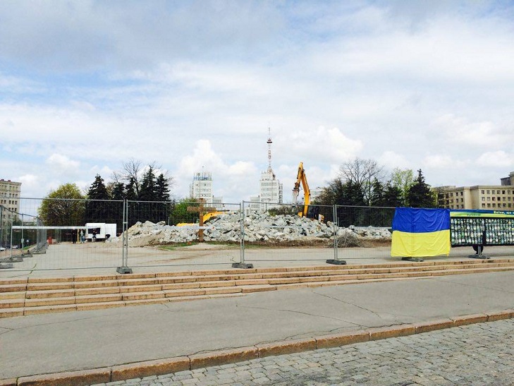У Харкові від найбільшого Леніна України залишилася лише купа каміння  - фото 2