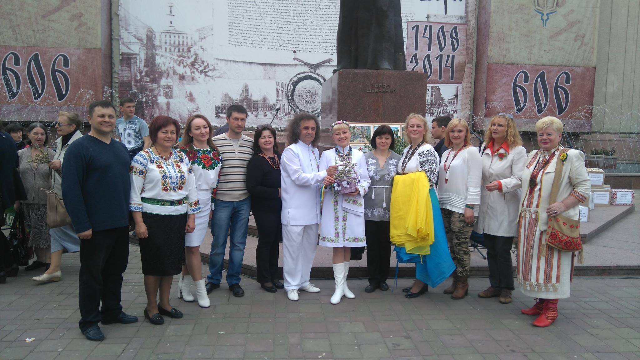  У Чернівцях волонтери провели святковий захід "Писанкова Україна"  - фото 3