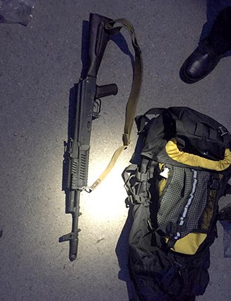 У Дніпропетровську патрульні поліцейські торгували зброєю - фото 3