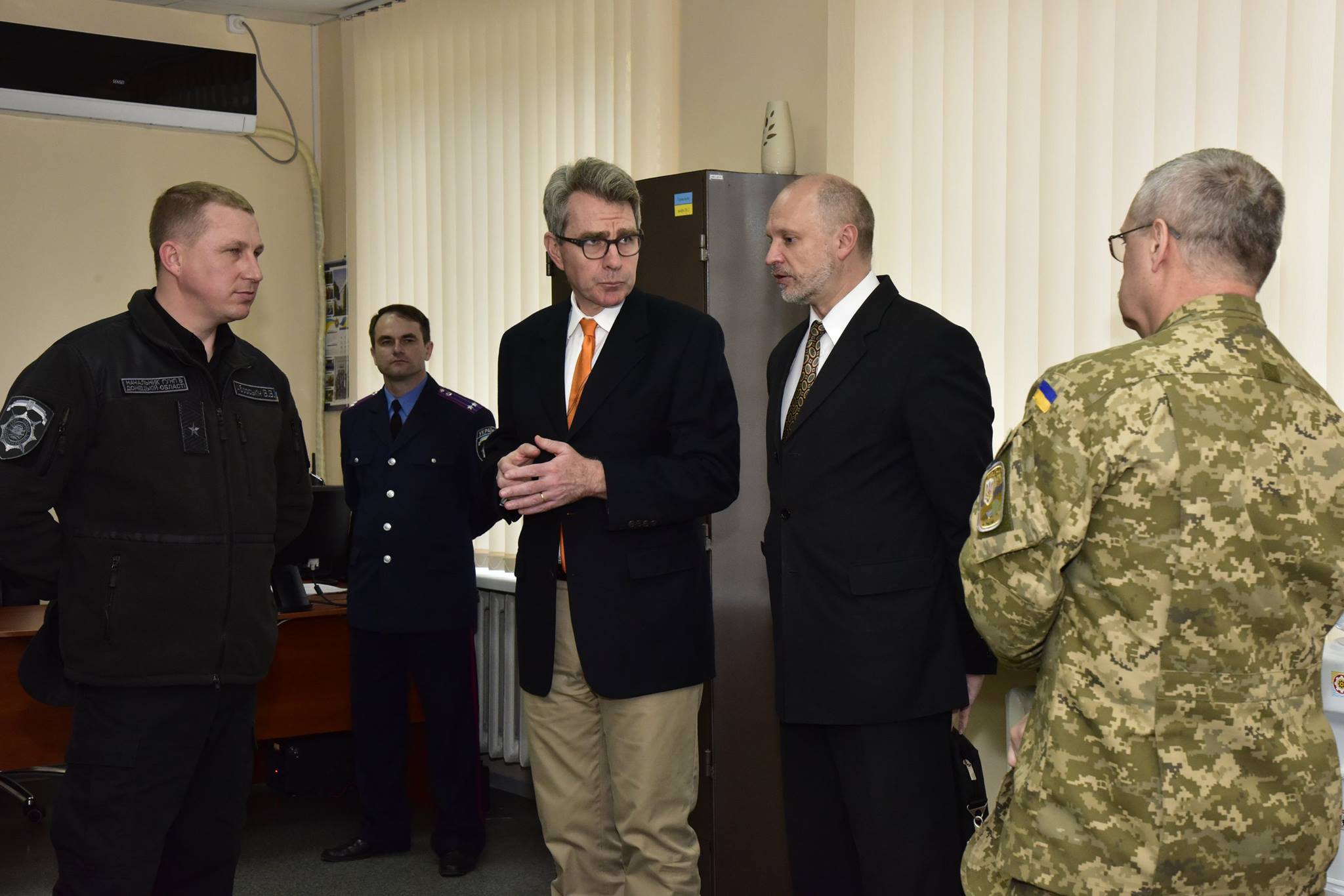 У Маріуполі Аброськін віддався ностальгії з послом США щодо подій 2014 року (ФОТО) - фото 5