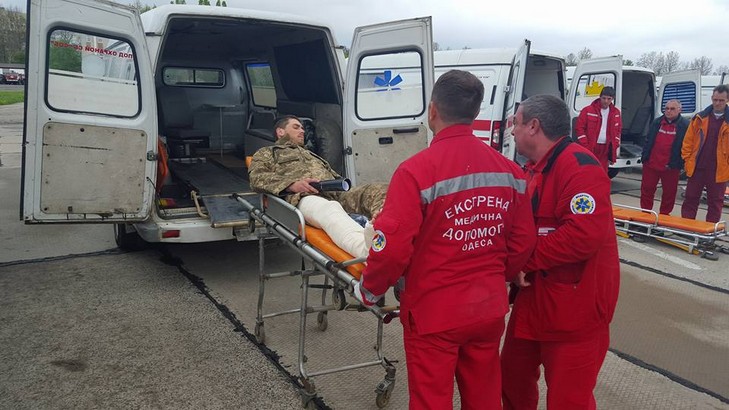 В Одесу прибув борт з 14 пораненими бійцями з зони АТО - фото 2