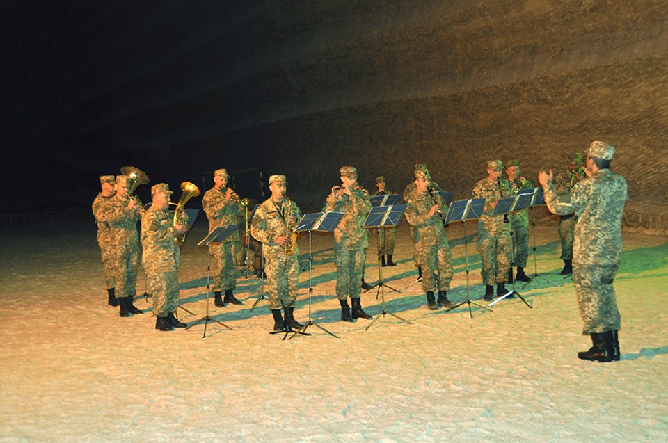 Військовий оркестр встановив рекорд України у соляній шахті (ФОТО) - фото 1