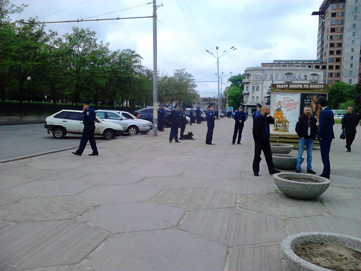 У Дніпропетровську на мітингу комуністів зібралось менше ніж поліції - фото 2