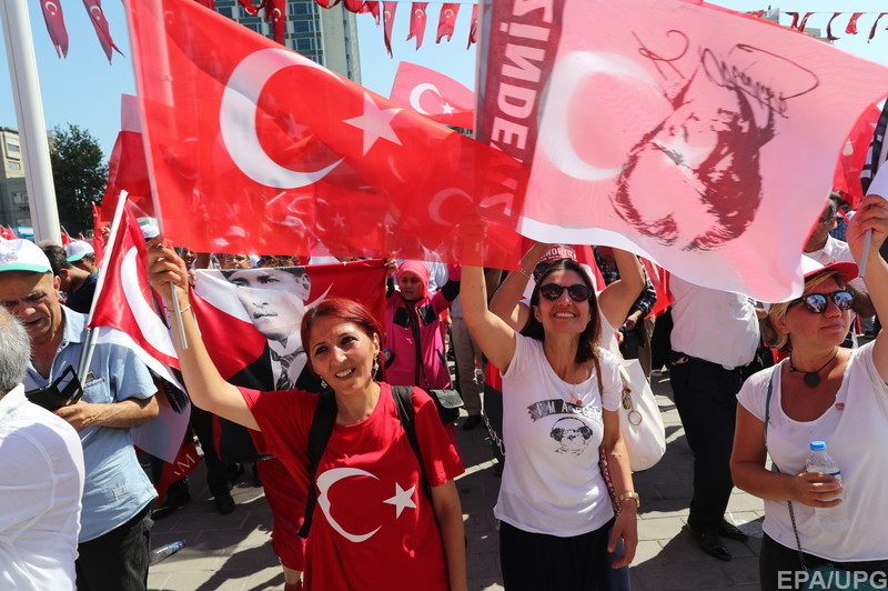 У Стамбулі на вулицю вийшли десятки тисяч прибічників демократії (ФОТО) - фото 5