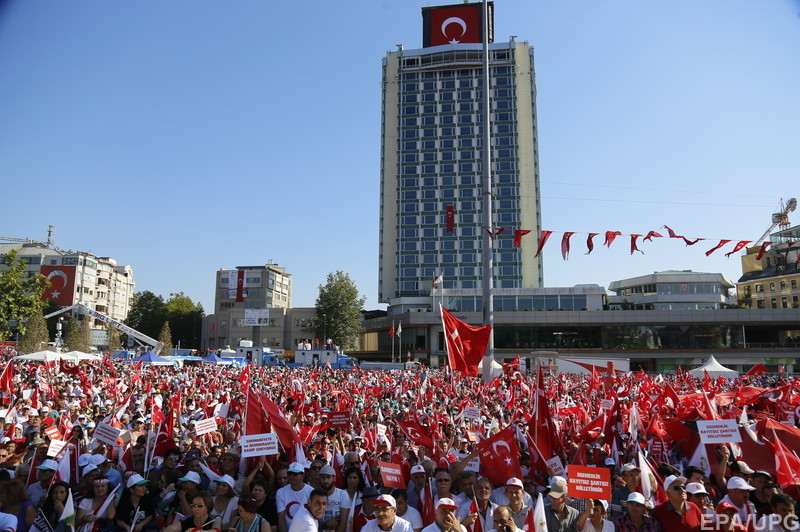 У Стамбулі на вулицю вийшли десятки тисяч прибічників демократії (ФОТО) - фото 3