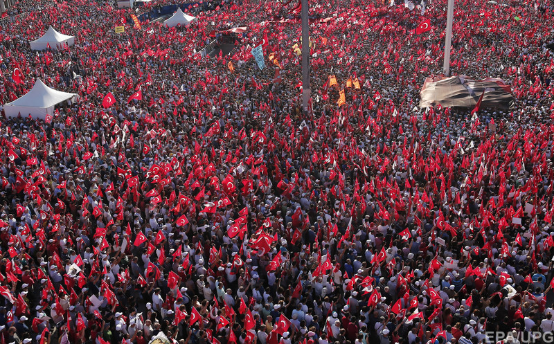 У Стамбулі на вулицю вийшли десятки тисяч прибічників демократії (ФОТО) - фото 2