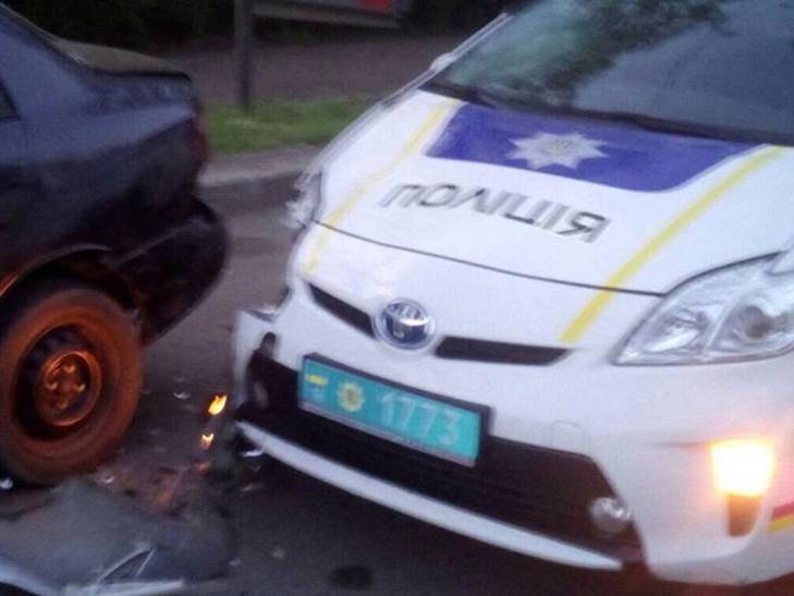 В Одесі на території аеропорту поліція збила таксиста - фото 1