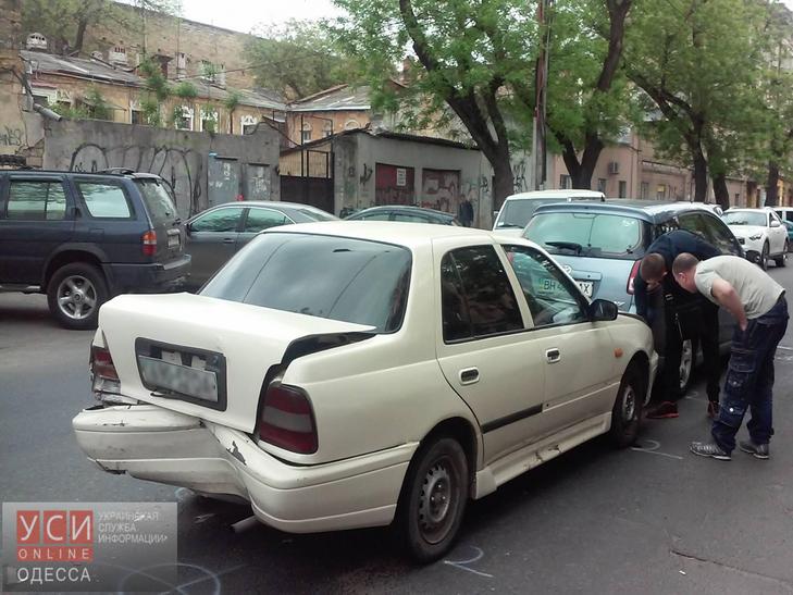 В центрі Одеси сталася ДТП за участю трьох автомобілів - фото 1