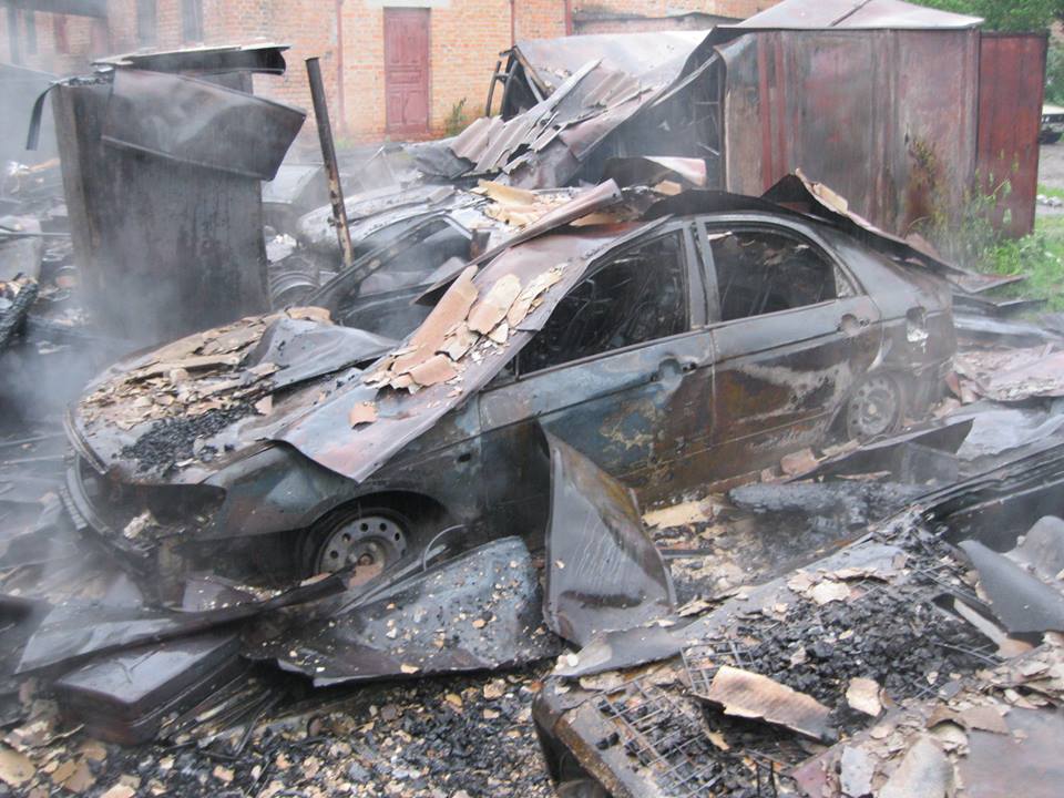 В Ромнах на Сумщині згоріло одразу вісім гаражів  - фото 2