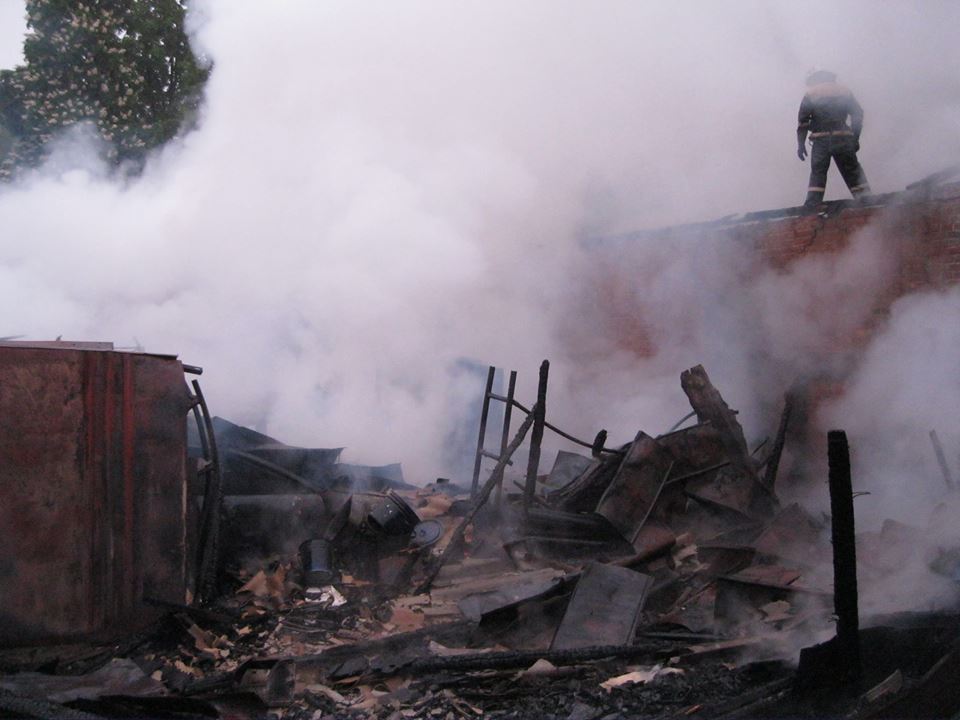 В Ромнах на Сумщині згоріло одразу вісім гаражів  - фото 4