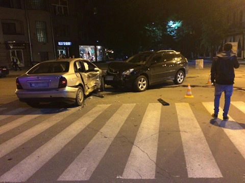 У центрі Харкова п’яний водій елітного авто влаштував аварію  - фото 1