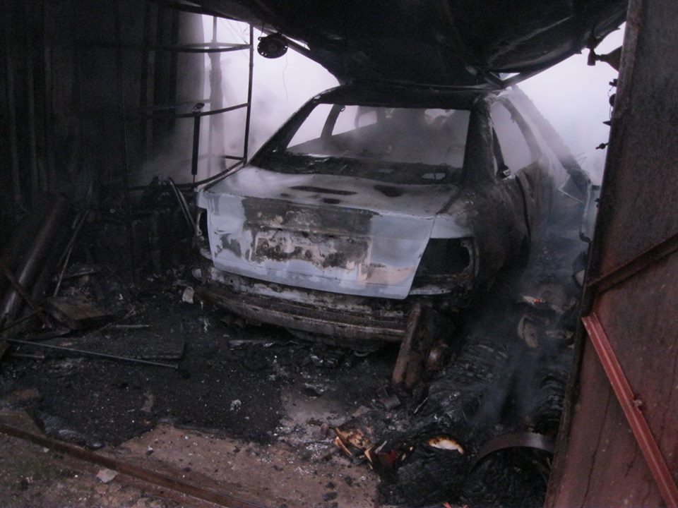 В Ромнах на Сумщині згоріло одразу вісім гаражів  - фото 3