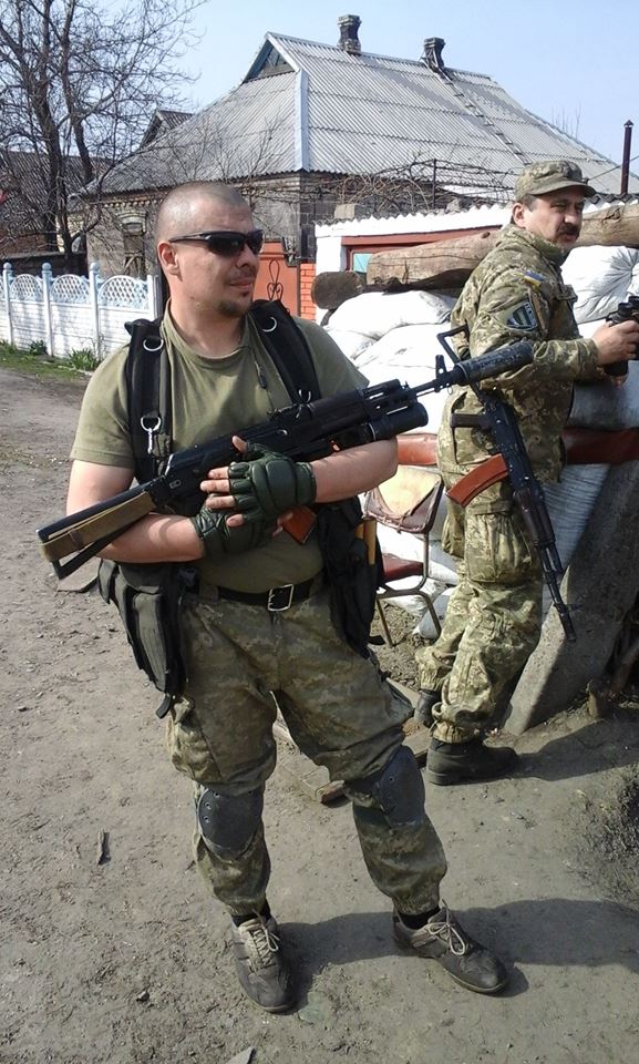 Як боєць АТО встановив український прапор "перед носом" у бойовиків - фото 2