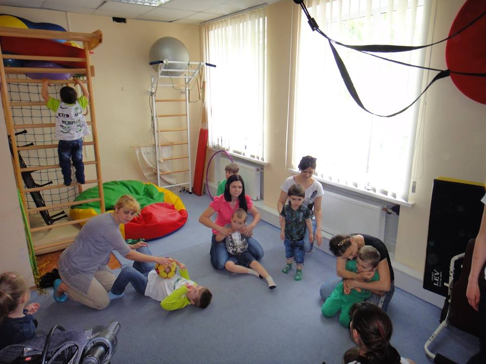 Нестрашний діагноз: Як у єдиному на Луганщині центрі реабілітують "сонячних дітей" - фото 5
