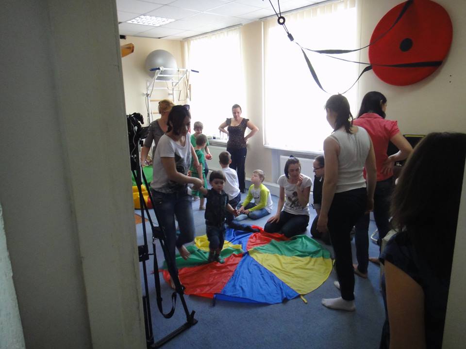 Нестрашний діагноз: Як у єдиному на Луганщині центрі реабілітують "сонячних дітей" - фото 4