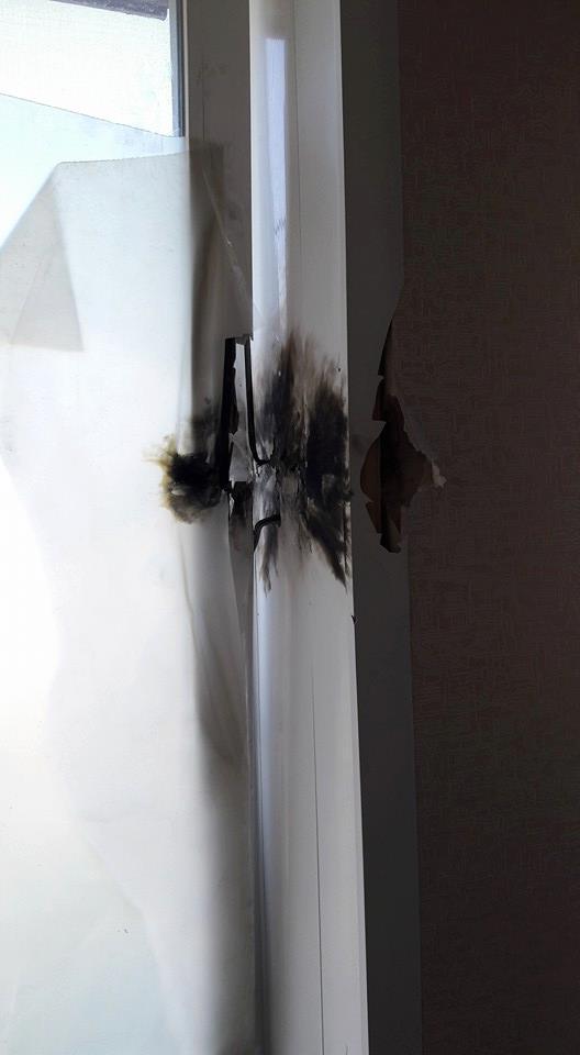 Бойовики обстріляли центр Станиці, зачепило навіть кабінет голови району (ФОТО) - фото 1