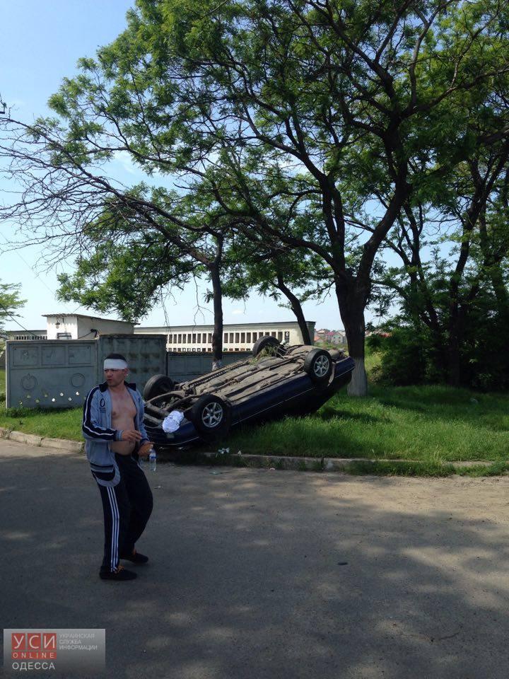 В Одесі чергове ДТП, в результаті якого перекинувся автомобіль - фото 2