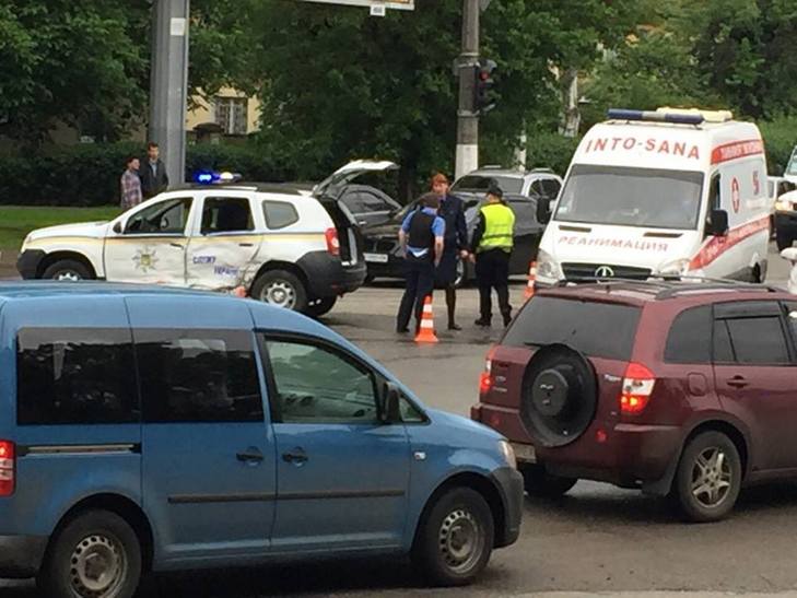 В Одесі сталася ДТП за участю поліцейських. Є постраждалі - фото 1