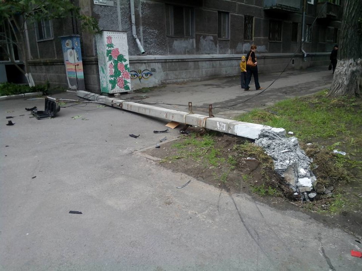 У Дніпропетровську патрульна автівка зіткнулася з позашляховиком - фото 3