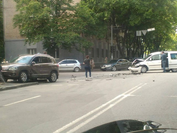 У Дніпропетровську на за декілька годин на одному перехресті сталося три ДТП - фото 1