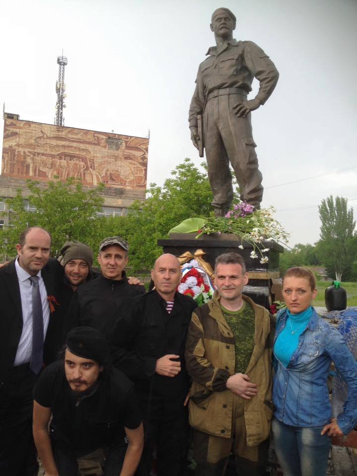 В Алчевську окупанти встановили пам'ятник ватажку 