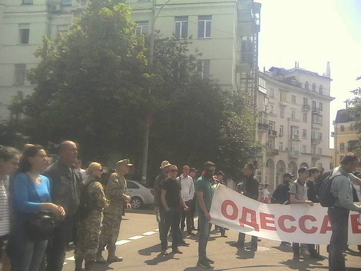 "Антитруханівці" на Банковій: Київська поліція готова застосувати до нас силу - фото 2