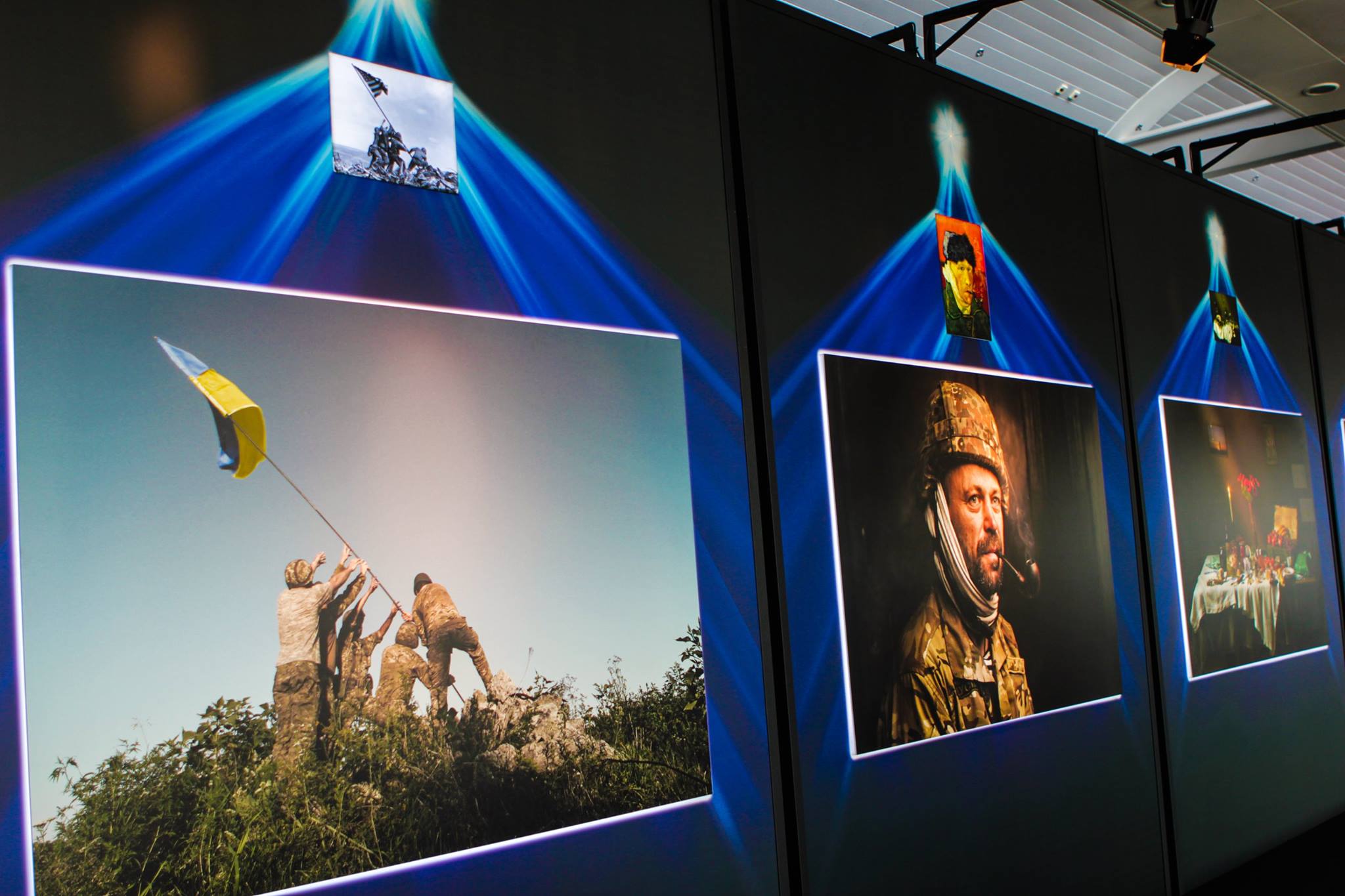 У аеропорті "Бориспіль" подорожучих зустрічають величезні фото українських бійців (ФОТО) - фото 8