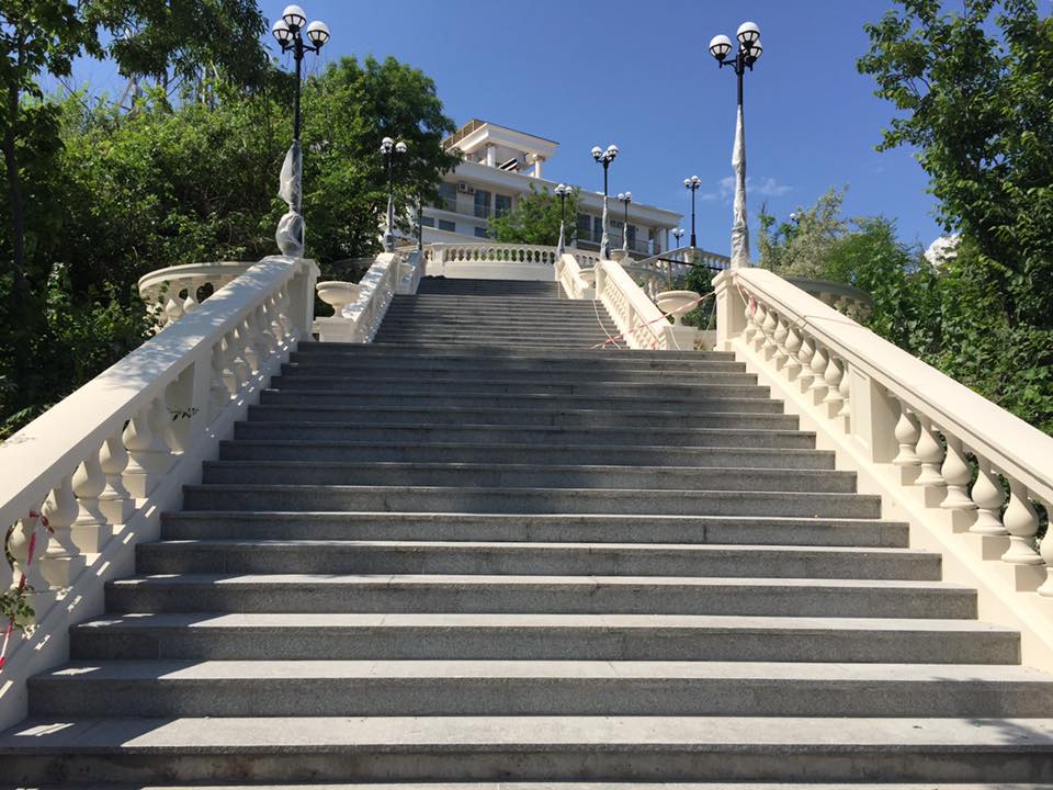 Картинки ступеньки в городе