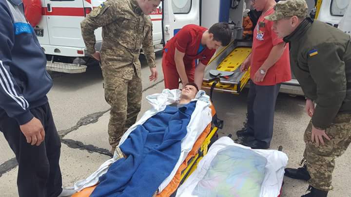 До Одеси літаком доправили 11 поранених бійців з Донбасу (ФОТО) - фото 2