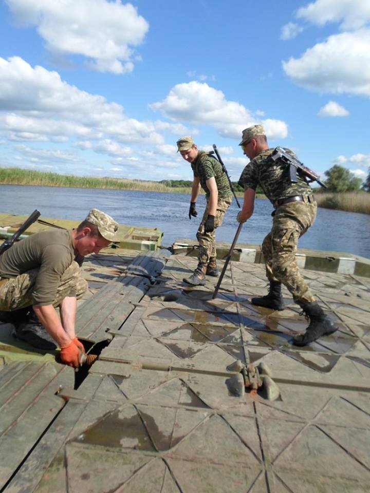 Як у Новоайдарі сили АТО форсують річки (ФОТО) - фото 1