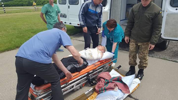 До Одеси літаком доправили 11 поранених бійців з Донбасу (ФОТО) - фото 1