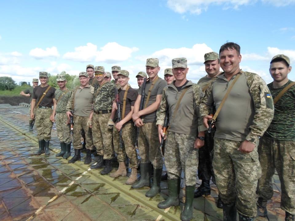 Як у Новоайдарі сили АТО форсують річки (ФОТО) - фото 3