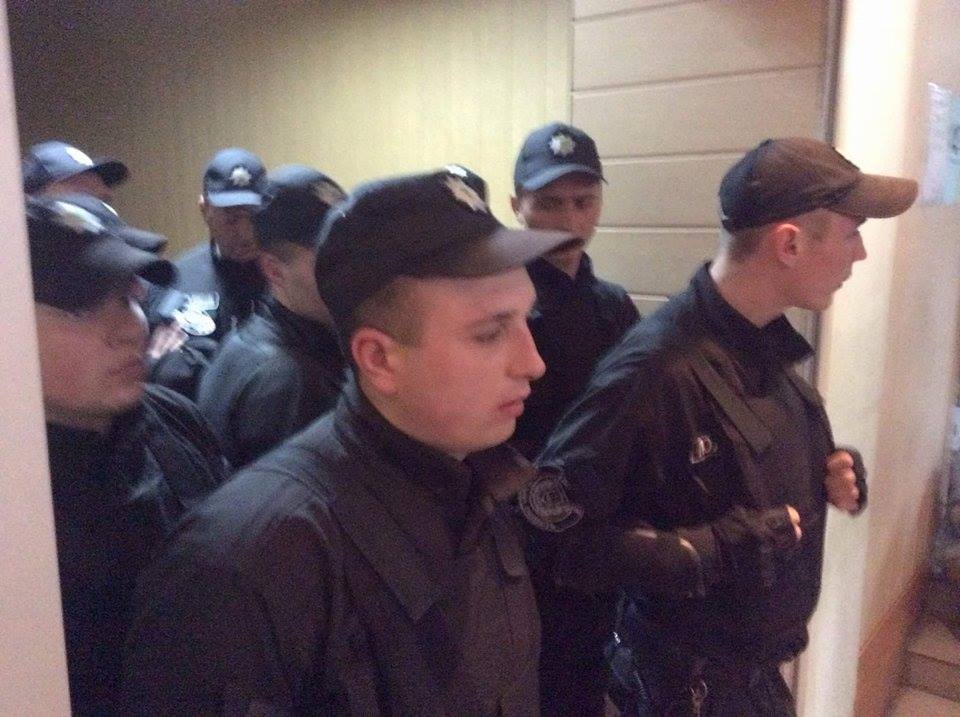 Представників ЗМІ в Одесі не пускають до зали суду у справі Мефьодова - фото 2