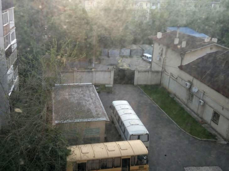 Одеський суд з Мефьодовим заблоковано ЗіЛом-"укропом" - фото 1