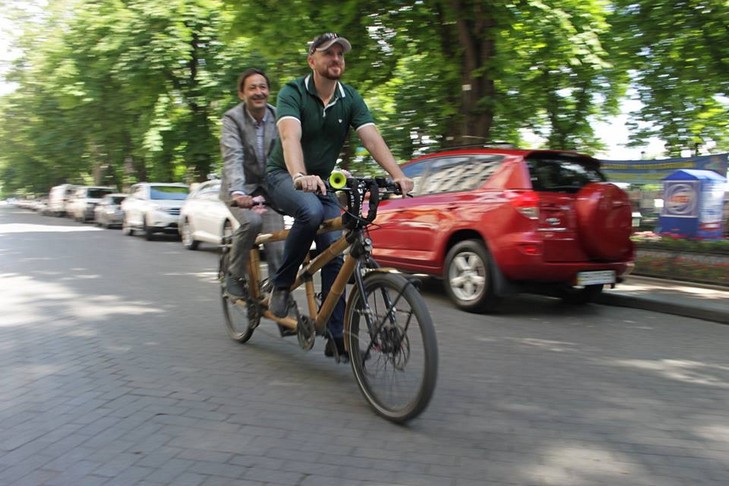 На вулицях Одеси з'явився бамбуковий велосипед - фото 2