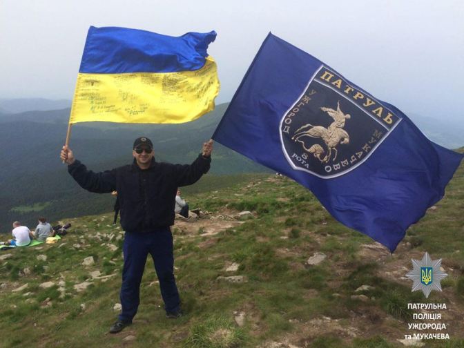 Як закарпатські патрулі підкорили найвищу точку України - фото 3