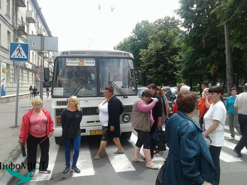 Черкаські підприємці перекрили дорогу, вимагаючи зустрічі з мером - фото 2